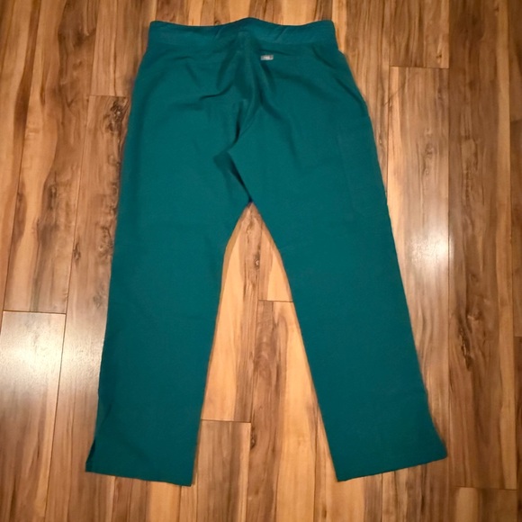 π©Ίπ₯π² FIGS Kade Cargo Scrub Pants - Evergreen (Size L / Regular) - Picture 6 of 11
